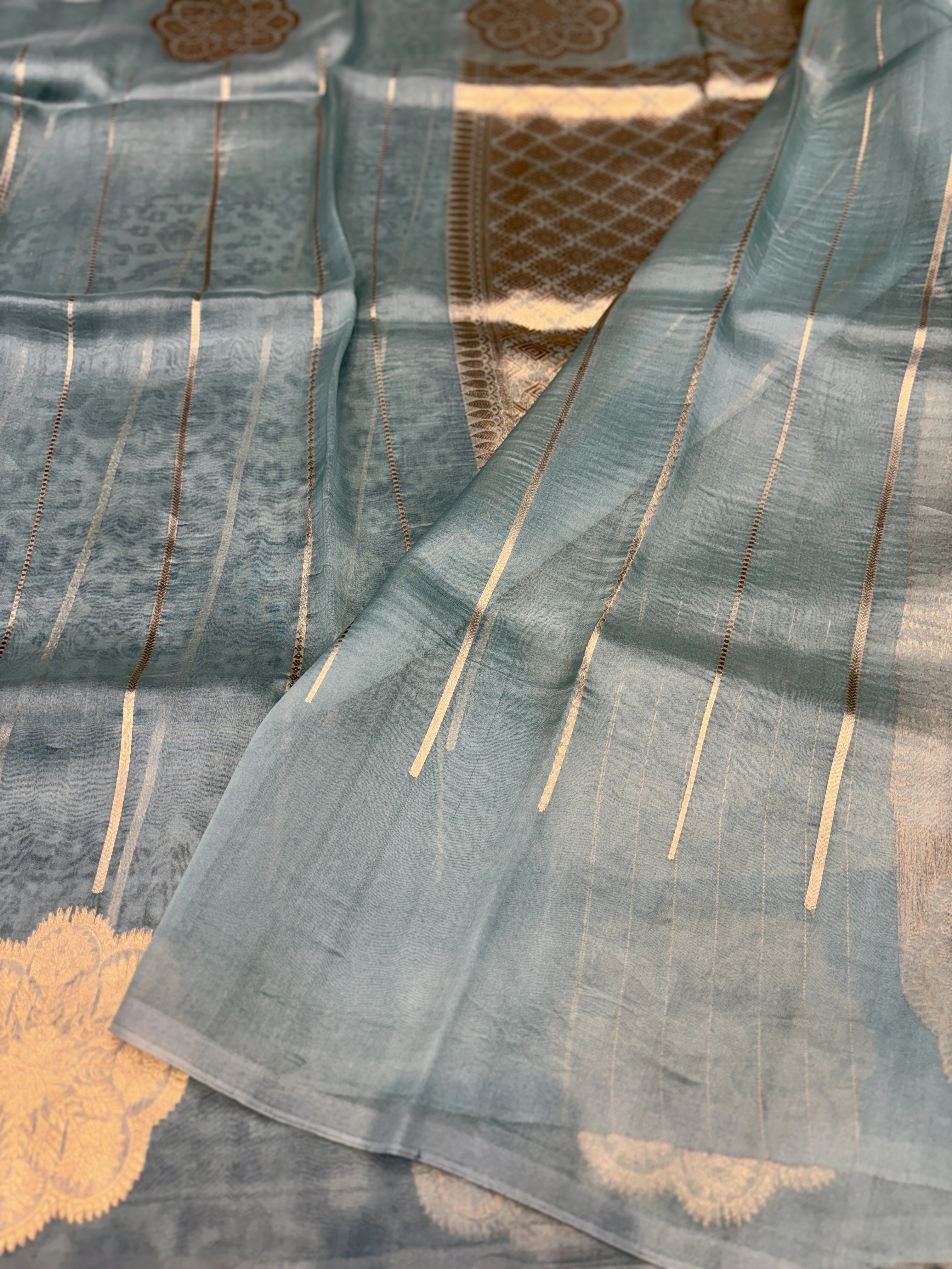 Powder Blue Pure Kora Kadhiyal Tissue Banaras Handloom Saree-Blue-3