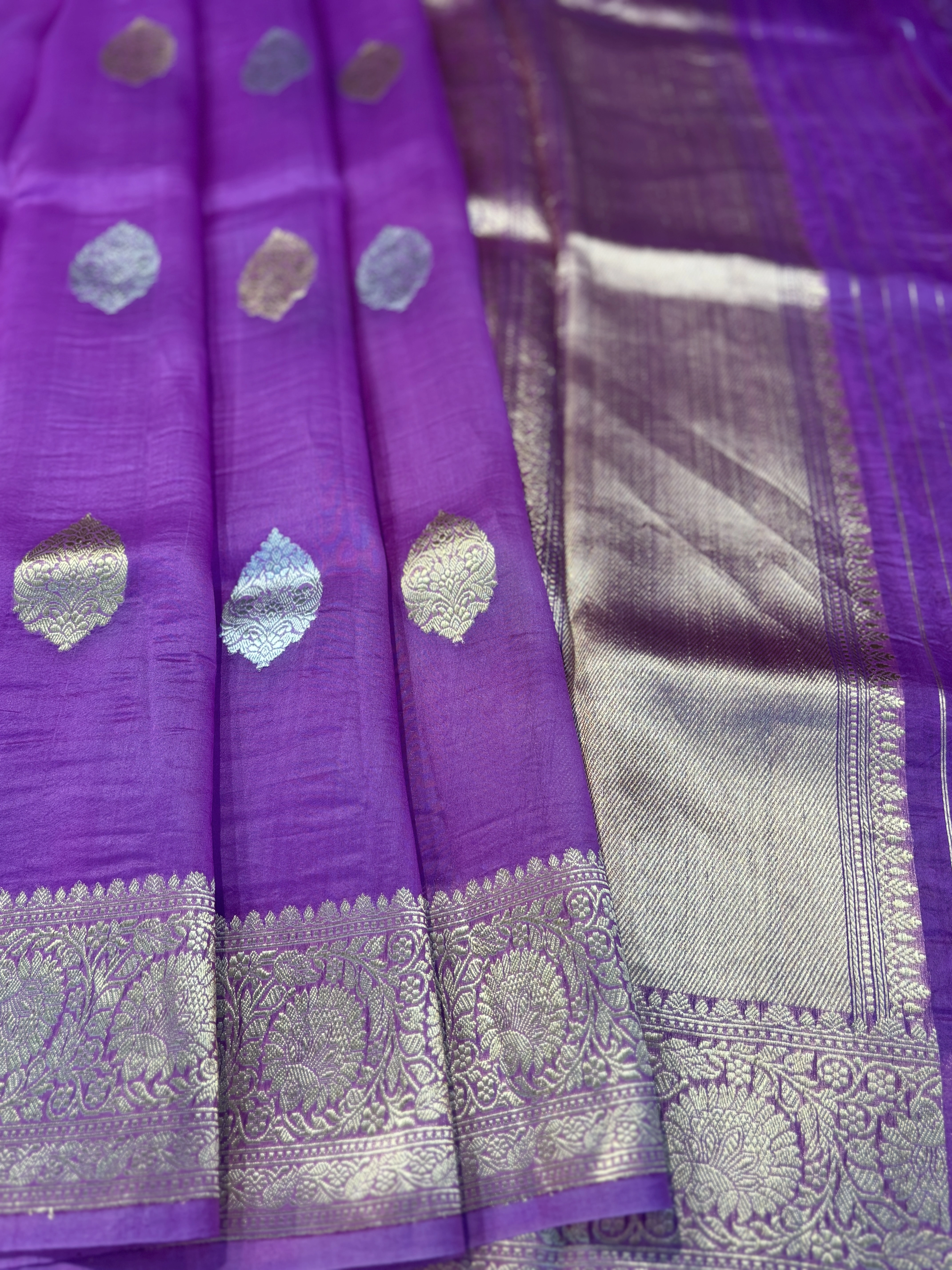 Levender Pure Kora Katan Kadhiyal Banaras Handloom Saree-RUNG1105