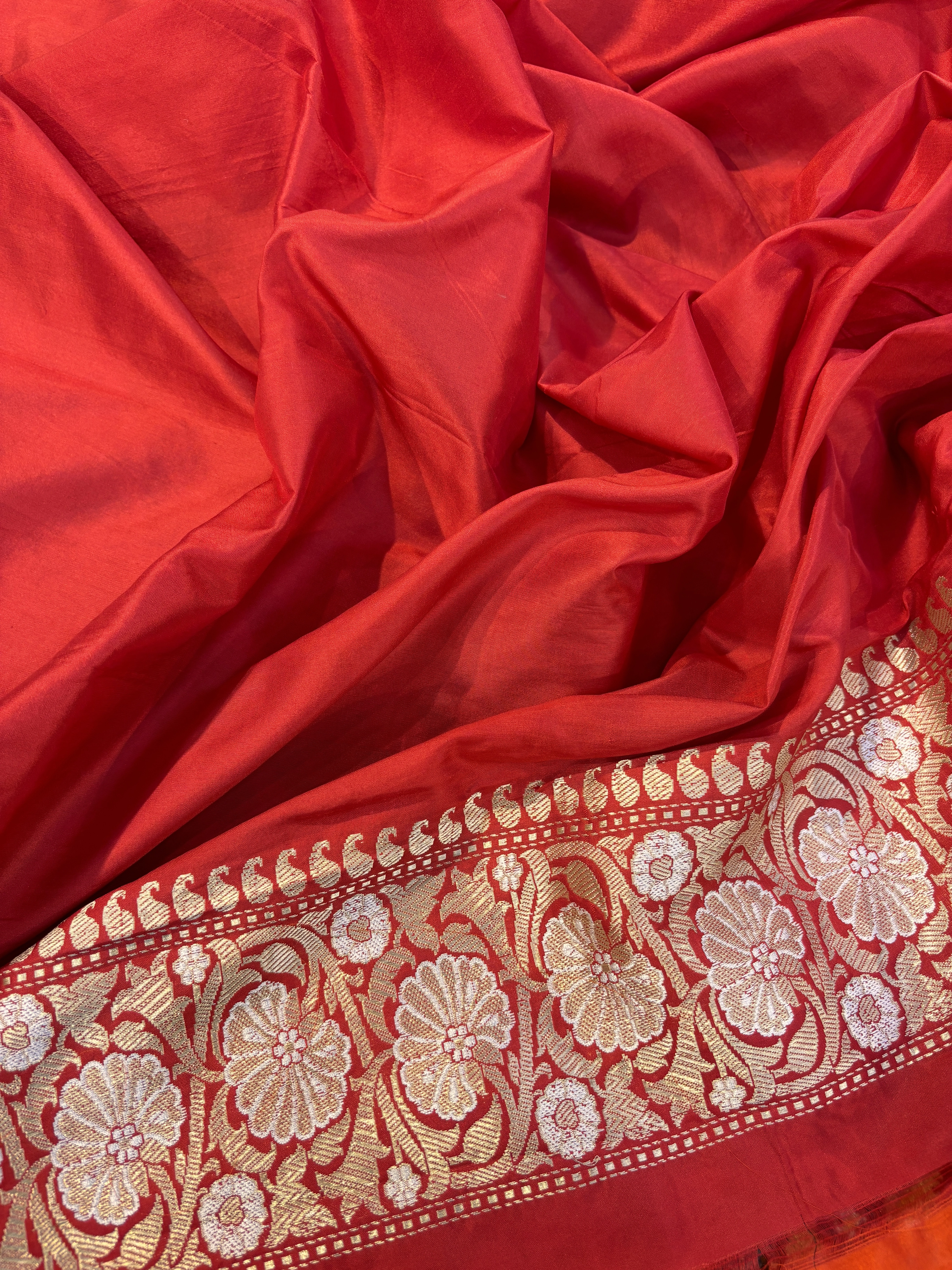 Red Pure Katan Jangla Banarasi Handwoven Saree-Red-4