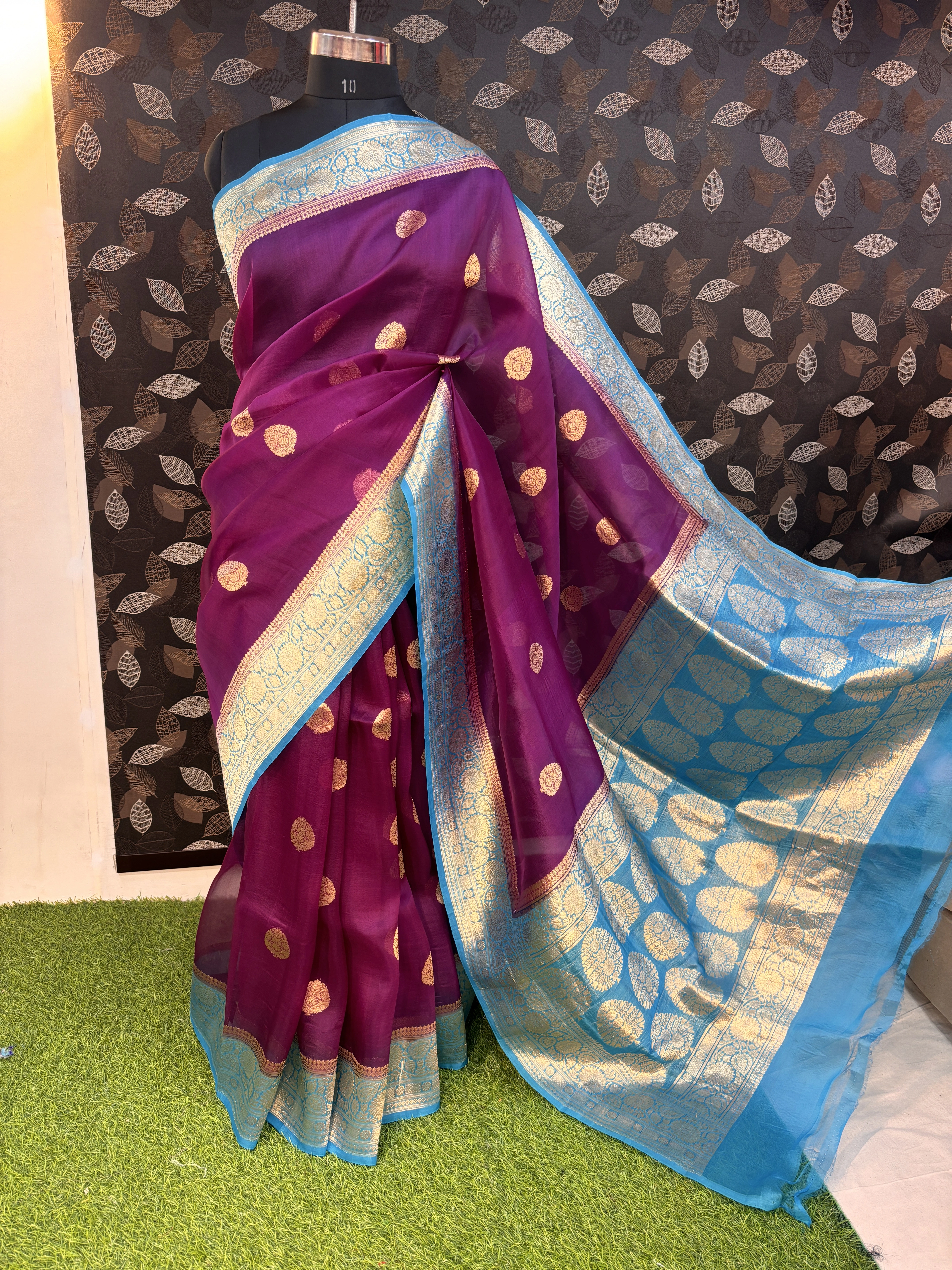 Purple Katan Kadhiyal Boota Banarasi Handloom Saree-1