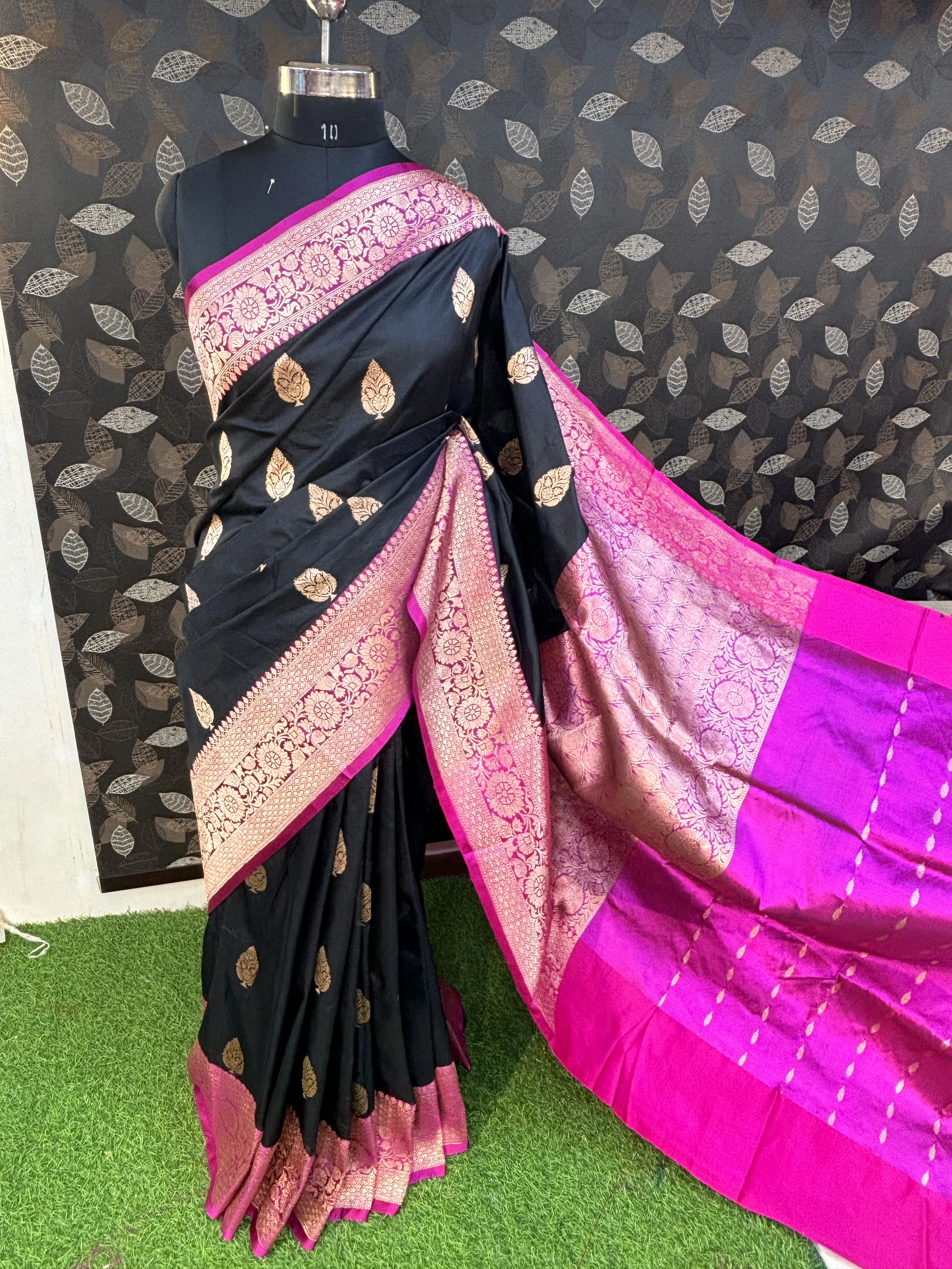 Black &amp; Rani Pink Pure katan Silk Kadhiyal Boota Banarasi Handloom Saree-1