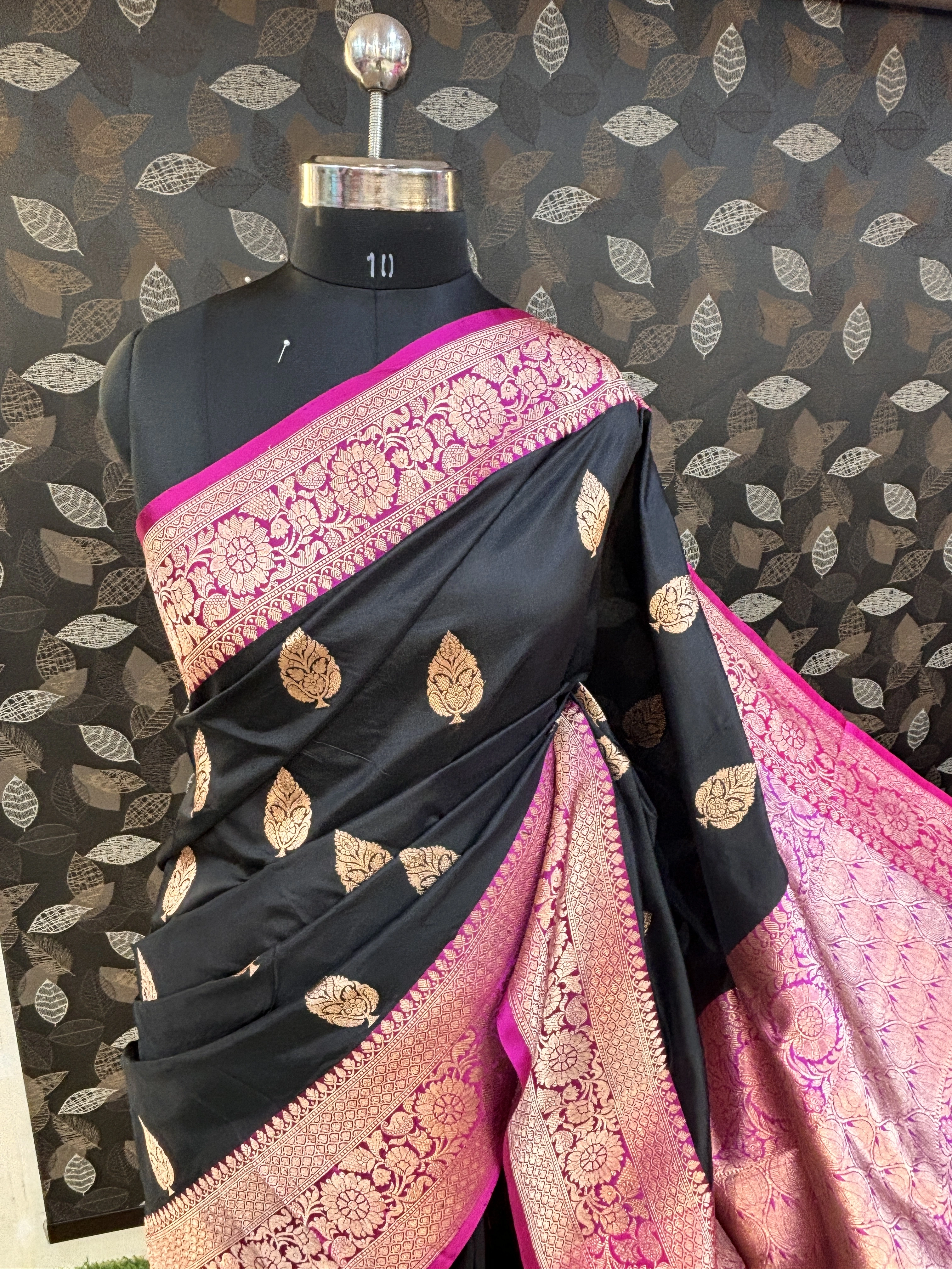 Black &amp; Rani Pink Pure katan Silk Kadhiyal Boota Banarasi Handloom Saree-RUNG1164