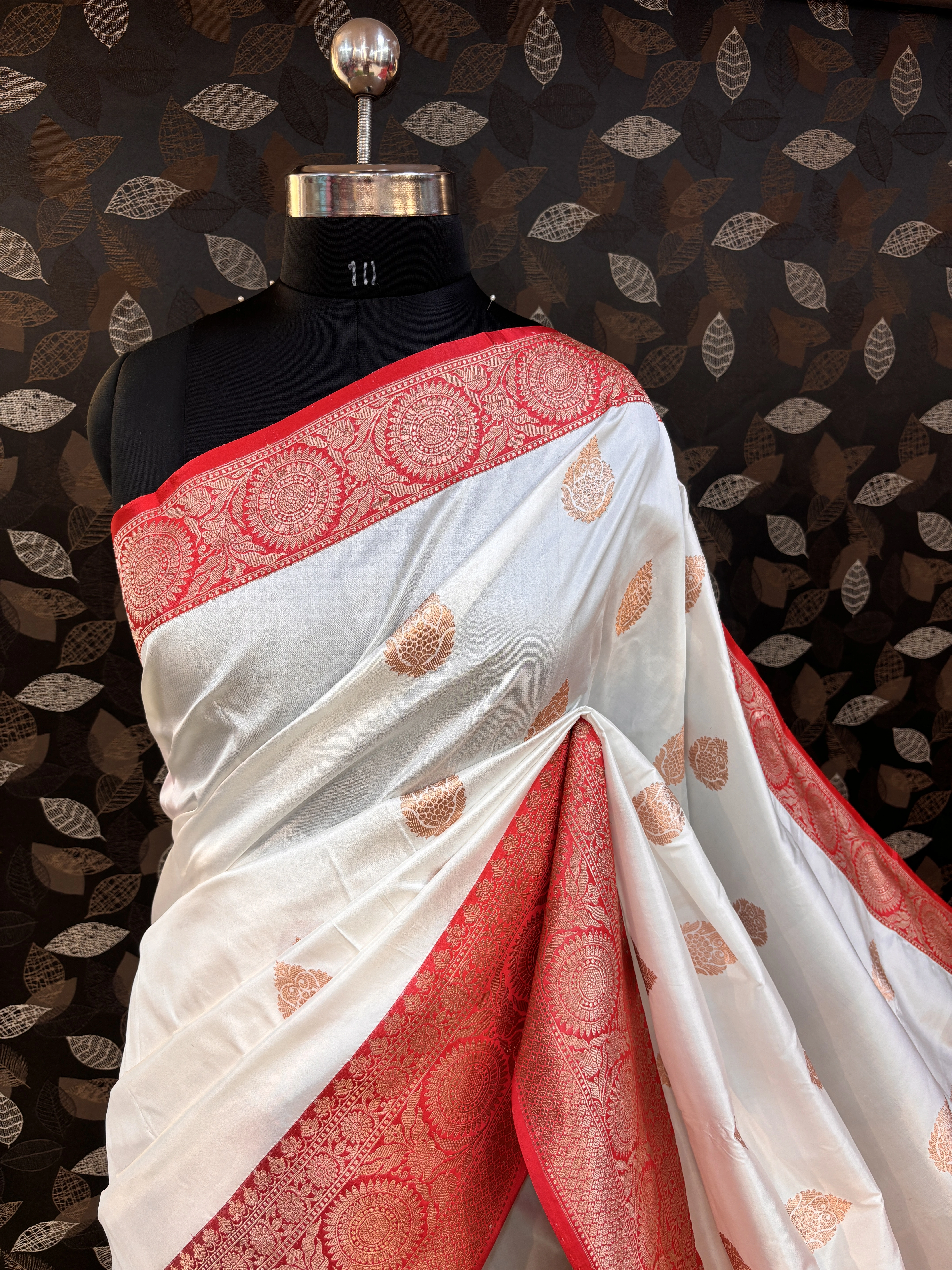 White-Red Pure Katan Kadhiyal Boota Banarasi handloom Saree-RUNG1167