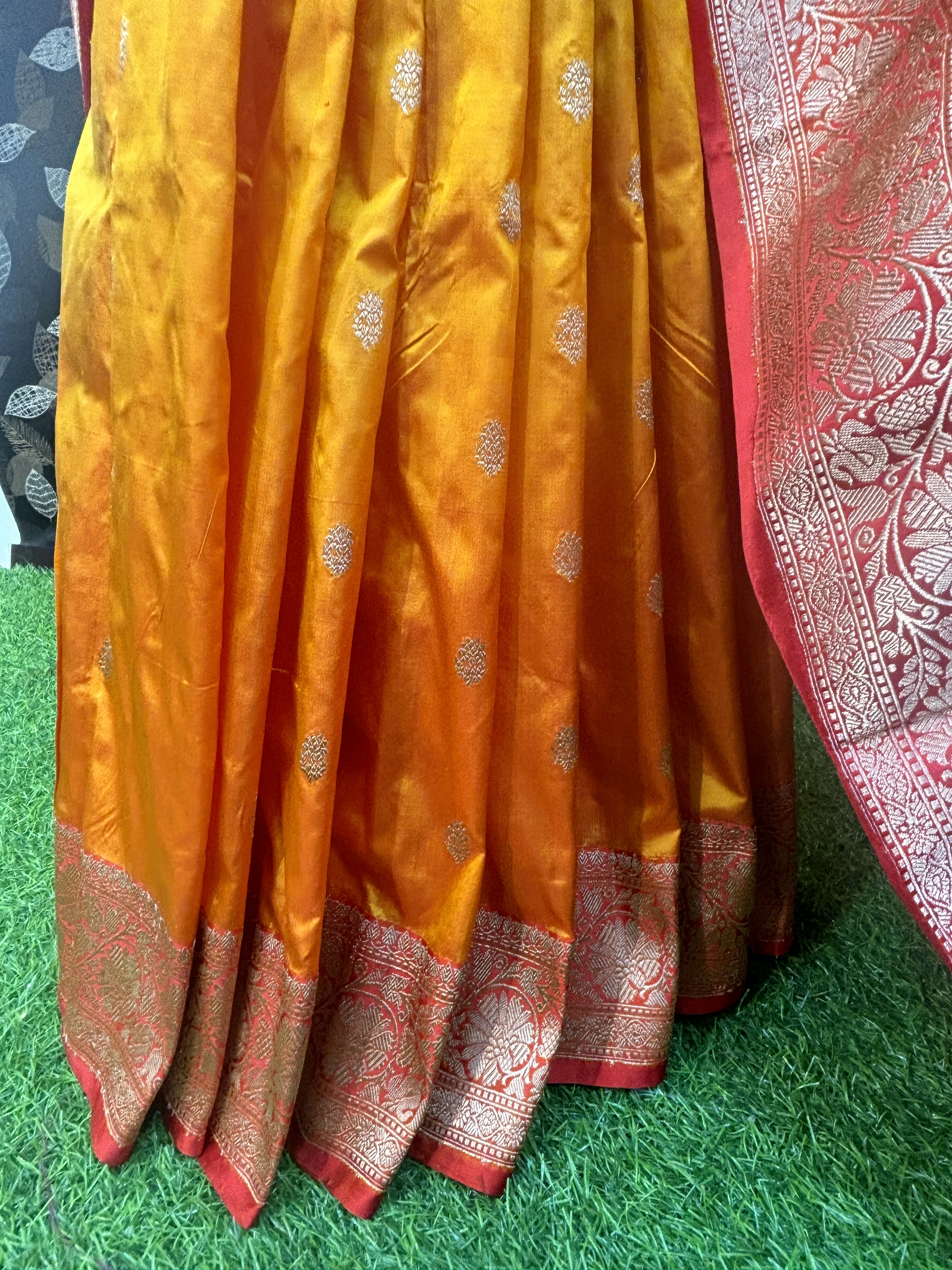 Yellow-Red Pure Katan Kadhiyal Booti Banarasi Handloom Saree-2