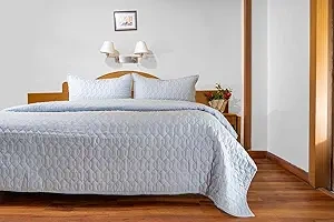 Stylish Geometric Quilted Bedspread-12622552