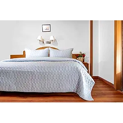 Stylish Geometric Quilted Bedspread-12622552