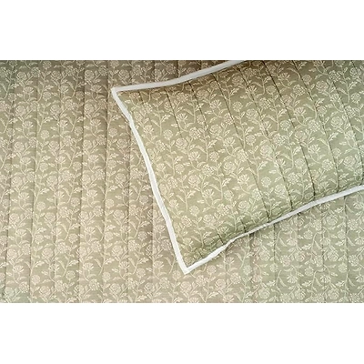 Floral Print Pattern Quilted Bedspread-1