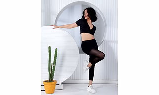 Women's Black Solid Gym Tights with Mesh