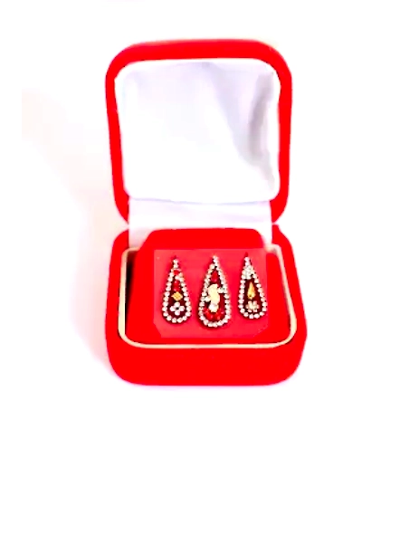 "Maroon Dulha Bindi Set: Elevate Groom's Style with Traditional Elegance | Wedding Accessories for a Unique Look"