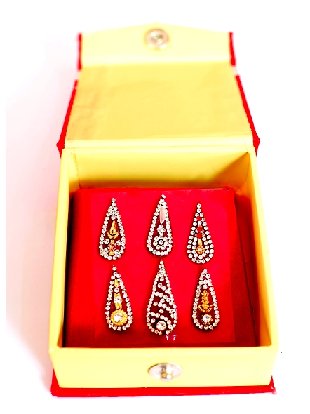 Maroon Dulha Bindi Set: Elevate Groom's Style with Traditional Elegance | Wedding Accessories for a Unique Look