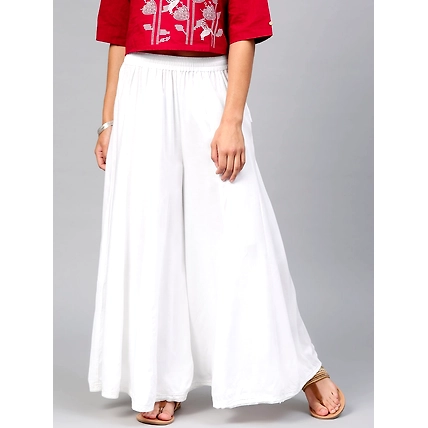 woman palazzo-12369756