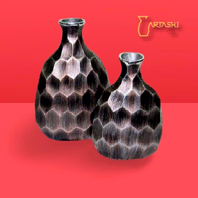 artashi decorating vase