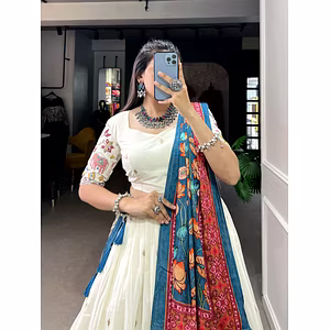 Khadi charm with a touch of shimmer