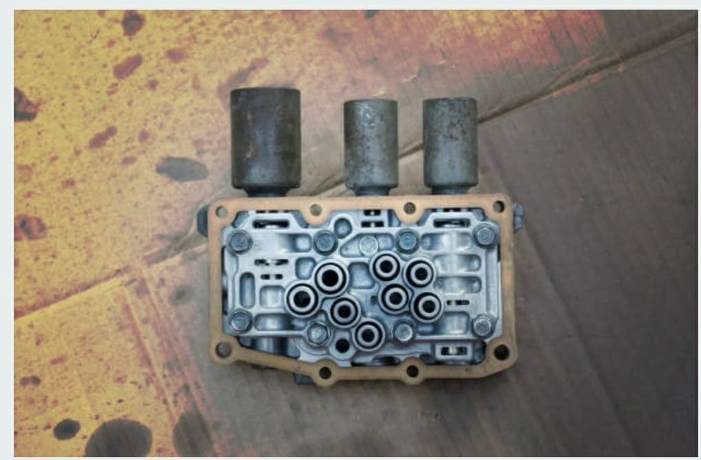 Control Valve Head Plate - Part of a control valve assembly used in hydraulic systems for flow contr