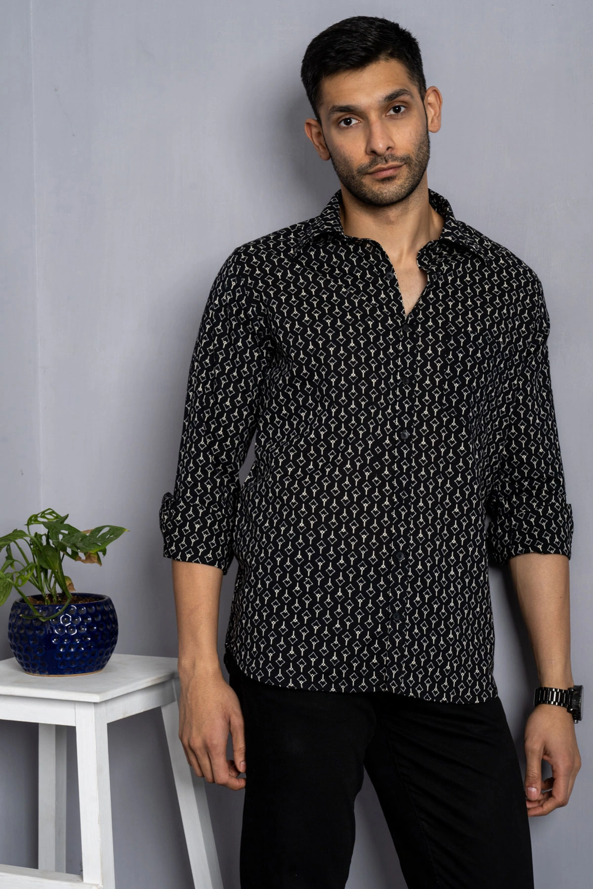 Black Geometric Print Casual Cotton Shirt Full Sleeves-1