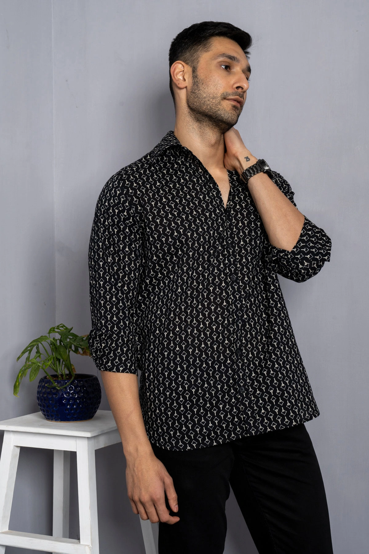 Black Geometric Print Casual Cotton Shirt Full Sleeves-2