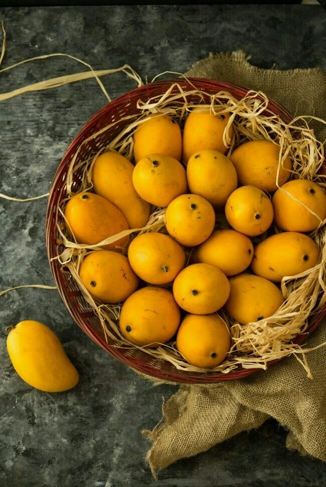 Mangoes-12438290