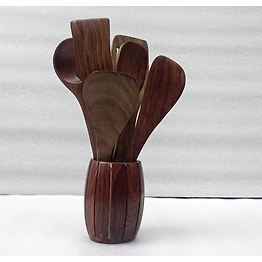 This 6-piece wooden kitchen utensil