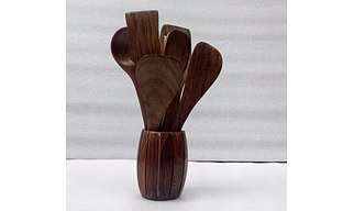 This 6-piece wooden kitchen utensil