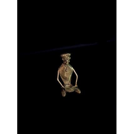 Handmade Dhokra Siting Musician with Tabala-1
