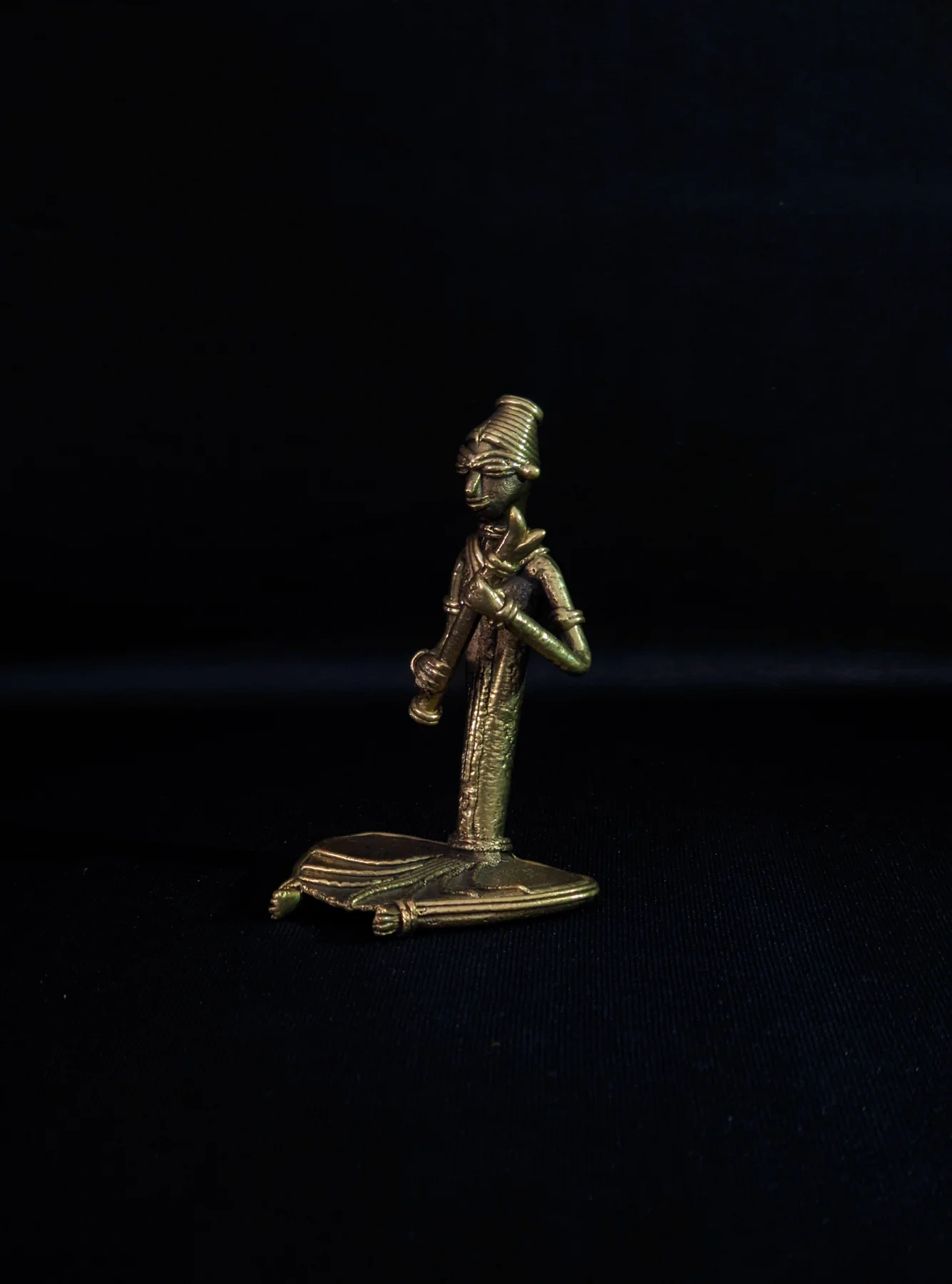 Dhokra -Siting Musician with Flute-2