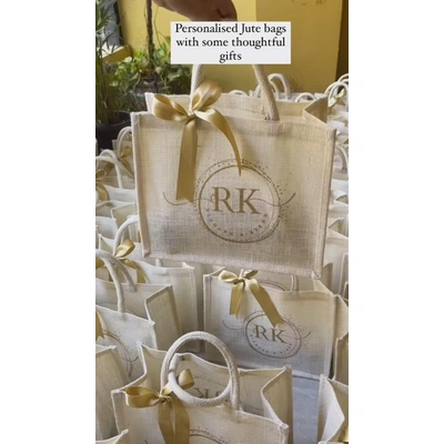 Personalized Jute Bags with Some Thoughtful Gifts