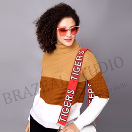 bag shoulder strap with 'tigers' text - wide red shoulder strap with 'tigers' lettering and metal clip hardware