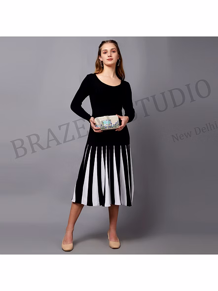 Beaded Box Clutch With Floral Motif - Beige Beaded Box Clutch With Blue Floral Pattern And Gold Chain-7