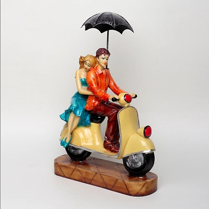 VIVARS HOME  Resin Scooter Romantic Love Couple Statue-2