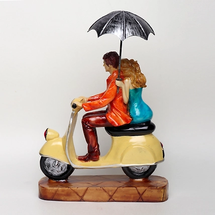 VIVARS HOME  Resin Scooter Romantic Love Couple Statue-4