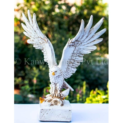 Handmade Collectible Resin White Freedom Figurine Eagle for Home Décor