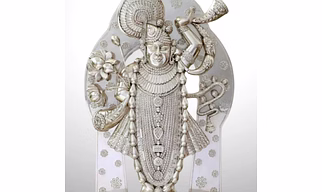 Artisan-Crafted Lord Shrinath Ji Statue in Wood with Silver Cladding – Elegant Divine Décor