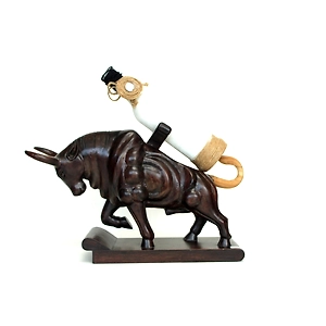 Handcrafted Wooden Bull Statue – Unique Bottle Holder & Home Décor Piece