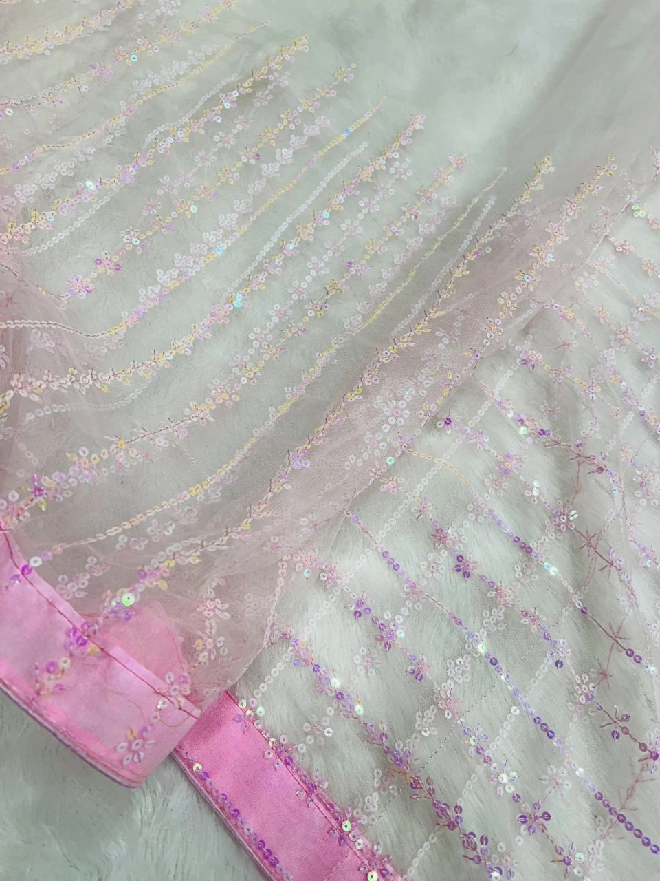 Soft Net Saree with Feather Lace Pallu &amp; Sequins Embroidery Blouse-4