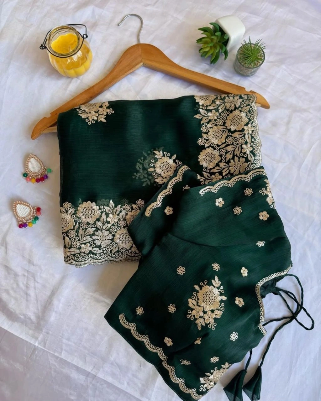 Berberry Silk Saree with Stunning Gold Zari Embroidery &amp; Unstitched Blouse-Green-3