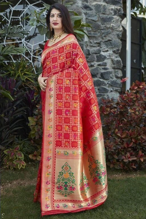 Elegant Jacquard Red Kanjeevaram Silk Saree with Matching Zari Woven Blouse-Red-4