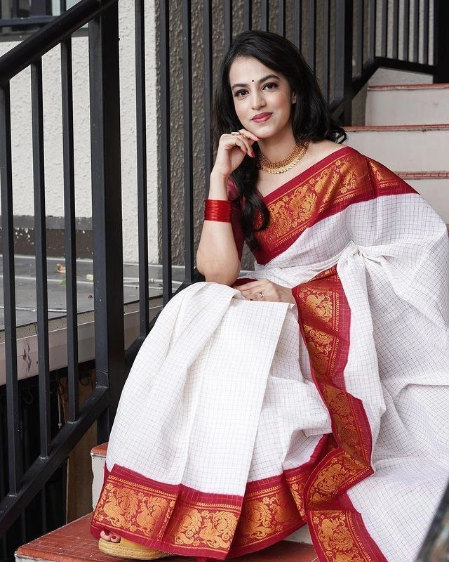 Soft Silk Golden Jari Saree - Trendy, Lightweight &amp; Grand Celebration Wear-SRIAlankar-White