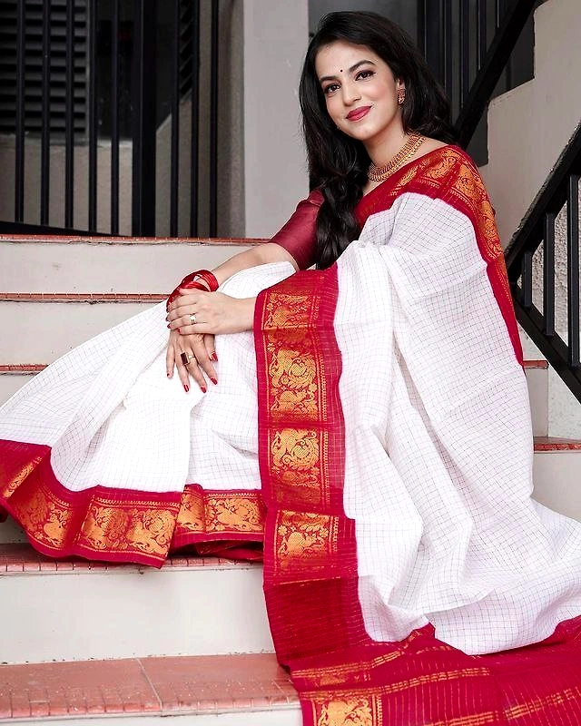 Soft Silk Golden Jari Saree - Trendy, Lightweight &amp; Grand Celebration Wear-White-4