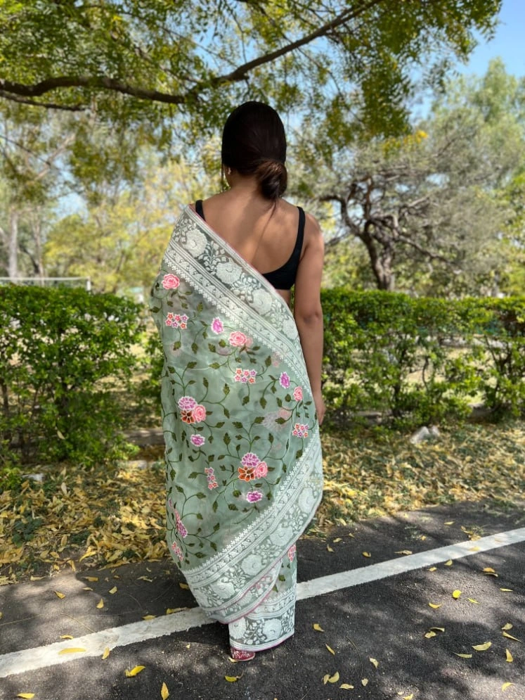 Organza Silk Saree: Exquisite Viscose Threadwork with Chikankari Border-Green-2