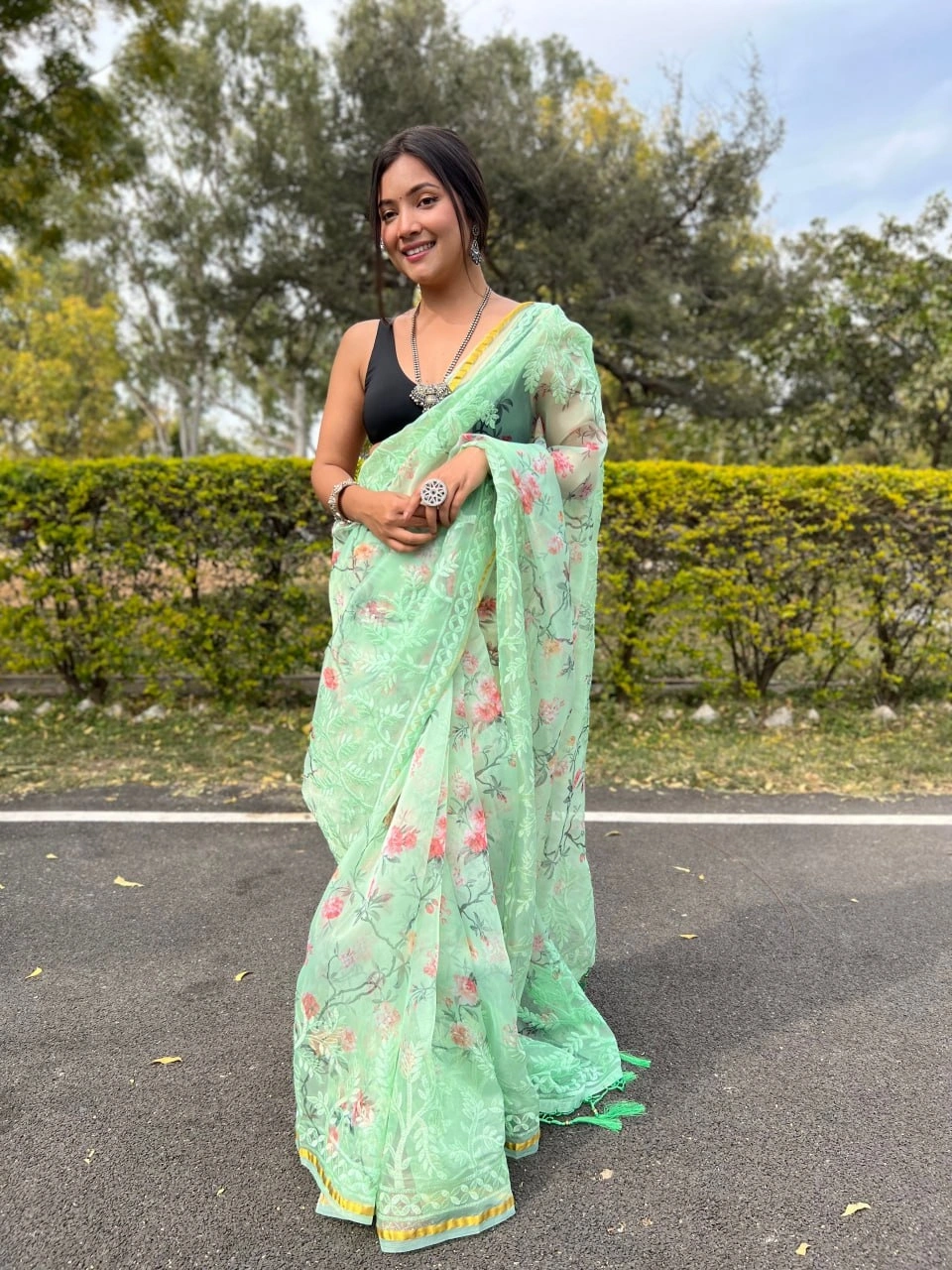 Flower Embroidered Organza Saree with Tassel Pallu &amp; Handwork Border-Green-3