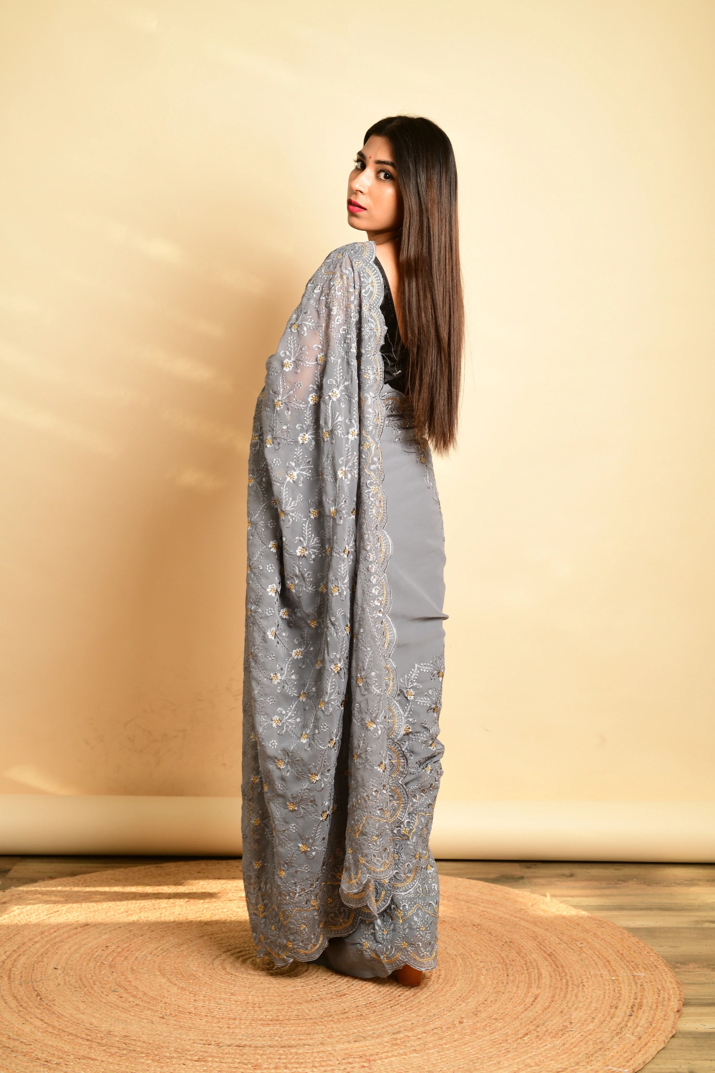 Exquisite Georgette Saree with Floral Cutwork &amp; Banglori Silk Blouse-Grey-1