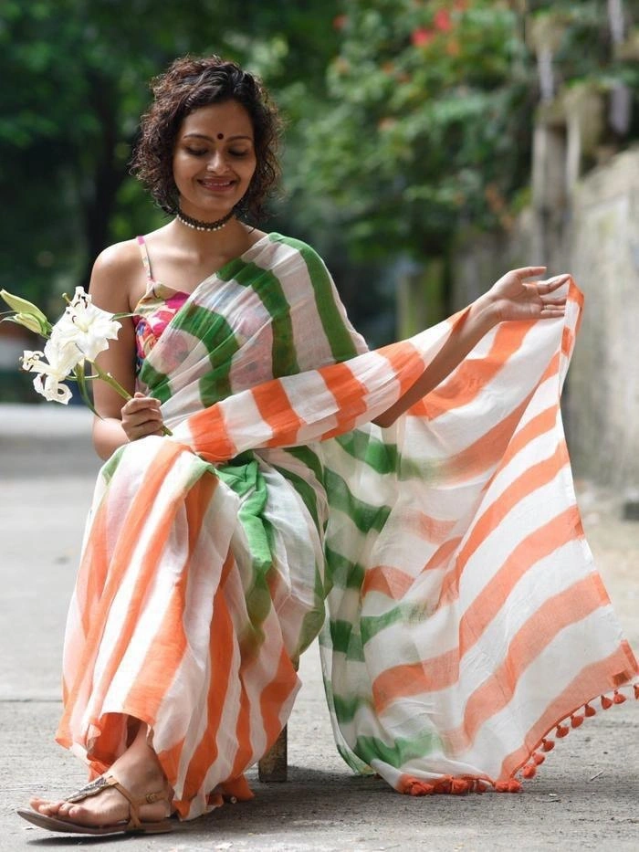 Linen Printed Saree with Tassel Detailing and Matching Blouse-White-1