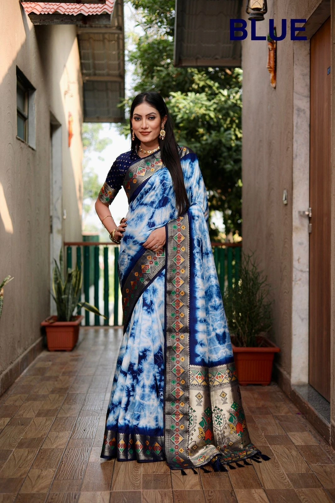 Exquisite Zari and Minakari Weaved Saree with Rich Pallu-VAD-07-Blue