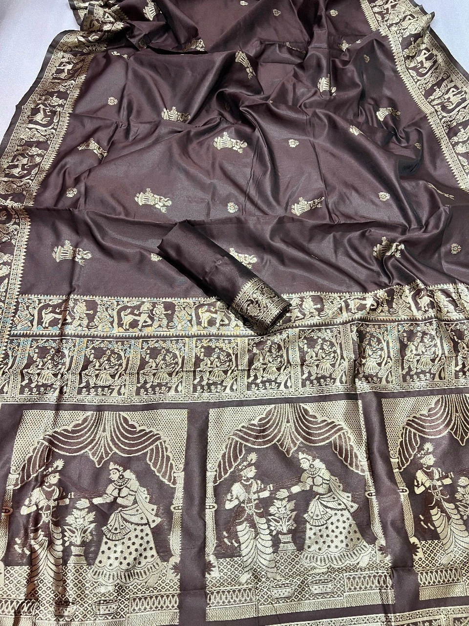 Banarasi Soft Silk Saree: Exquisite Fabric with Jacquard Border-Brown-2