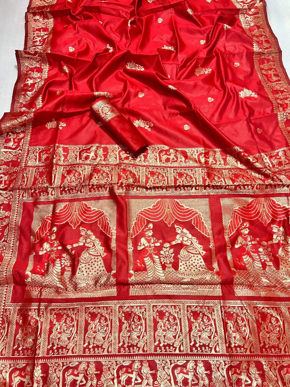 Banarasi Soft Silk Saree: Exquisite Fabric with Jacquard Border-Red-2