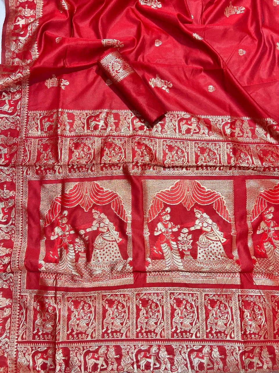 Banarasi Soft Silk Saree: Exquisite Fabric with Jacquard Border-Red-3