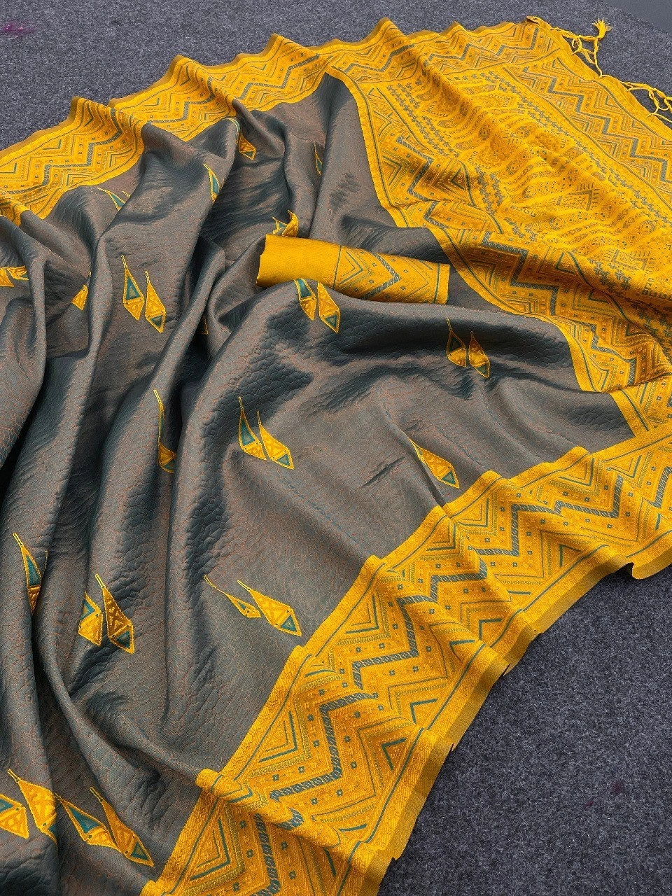 Banarasi Soft Silk Saree: Elegant Jacquard Work with Pure Zari-Yellow-2