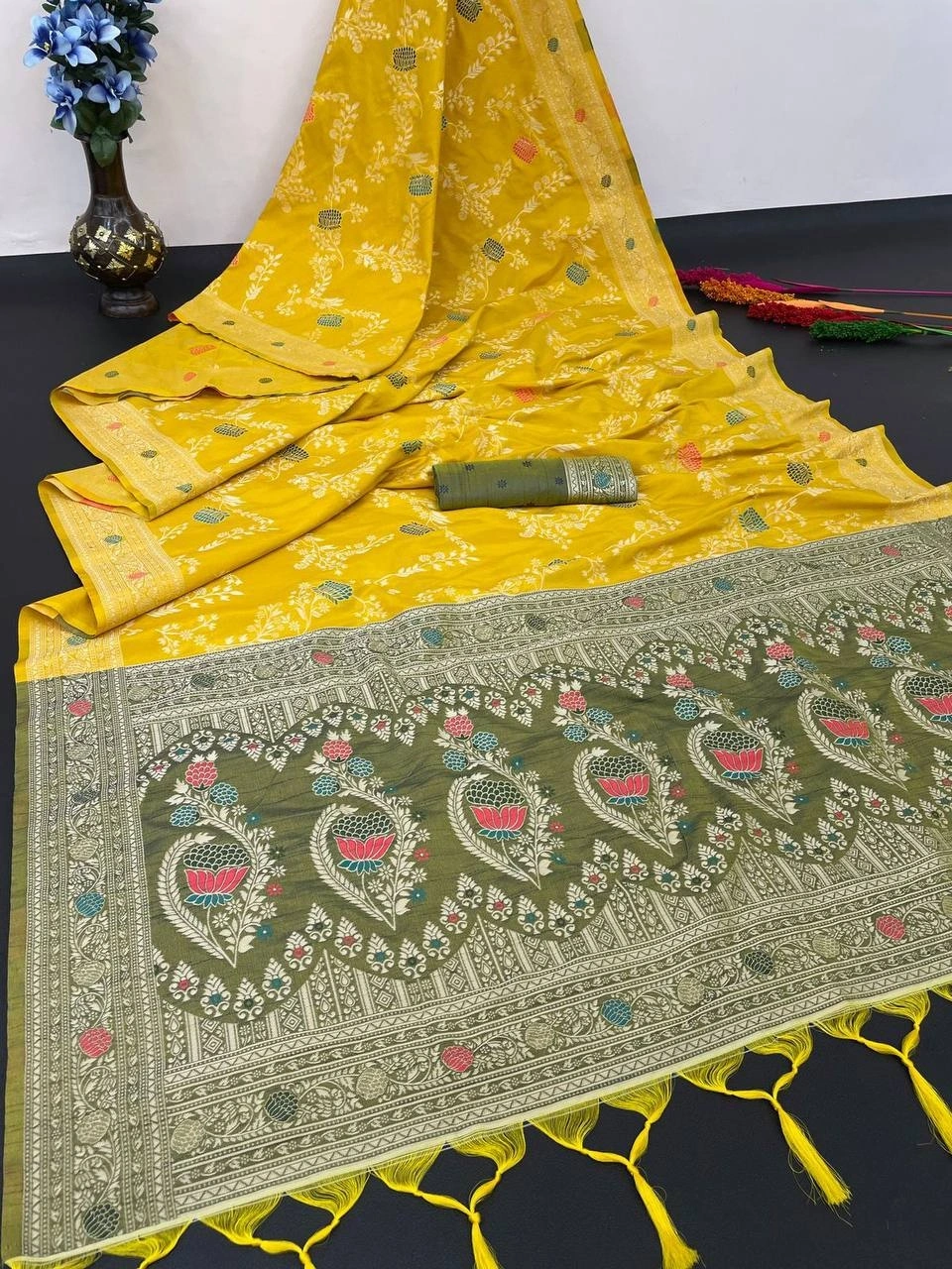 Handloom Raw Silk Saree with Woven Design and Contrast Matching Blouse-RVR-04-Lemon