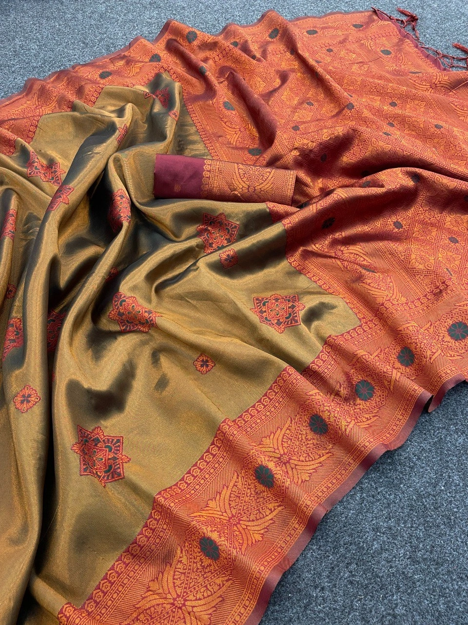 Exquisite Banarasi Silk Saree with Jacquard and Zari Work-Dark Green-1