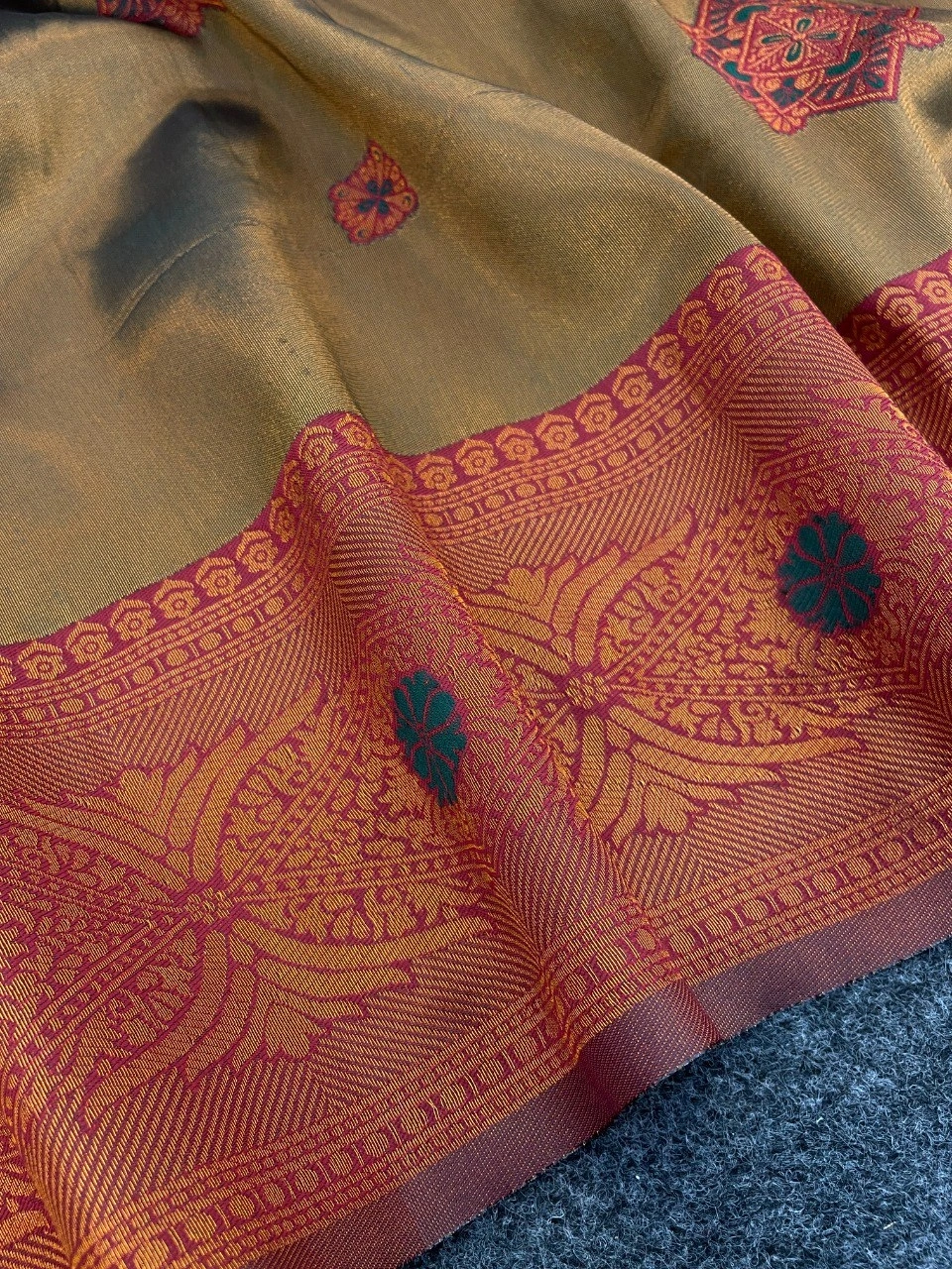 Exquisite Banarasi Silk Saree with Jacquard and Zari Work-Dark Green-2